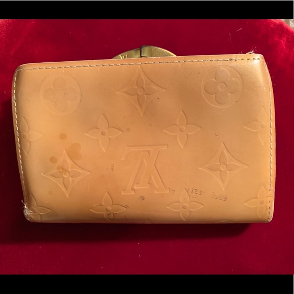 AUTHENTICATED Louis Vuitton vernis wallet - Picture 16 of 16
